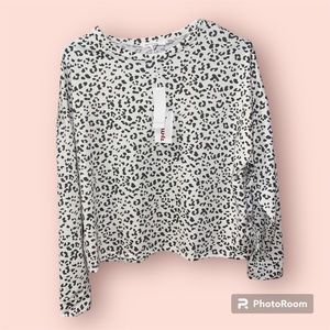 Relaxed fit long sleeve cheetah print tee slightly cropped split hem size large
